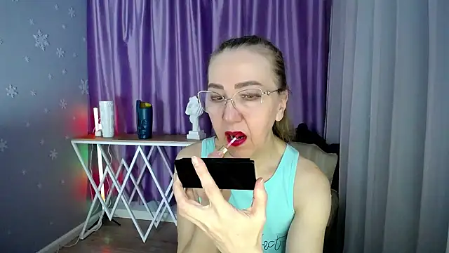 queen a n i online show from February 21, 8:40 am