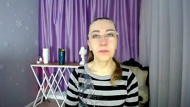 queen a n i online show from March 10, 7:10 am