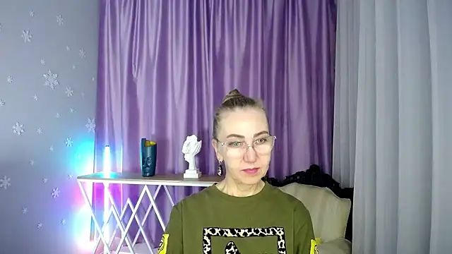 queen a n i online show from September 9, 8:14 am