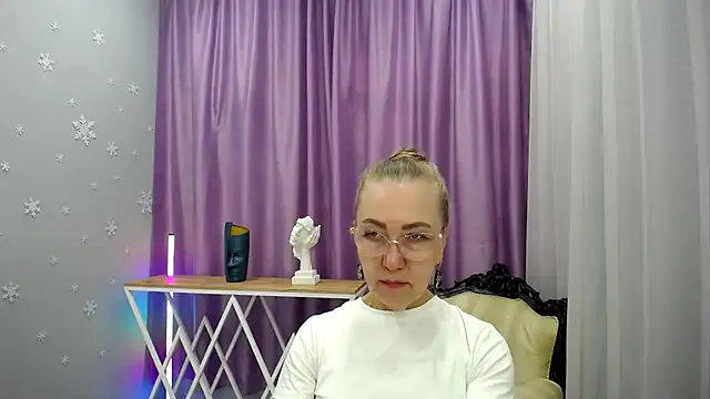 queen a n i online show from September 19, 9:00 am