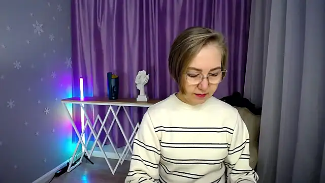 queen a n i online show from October 13, 8:14 am