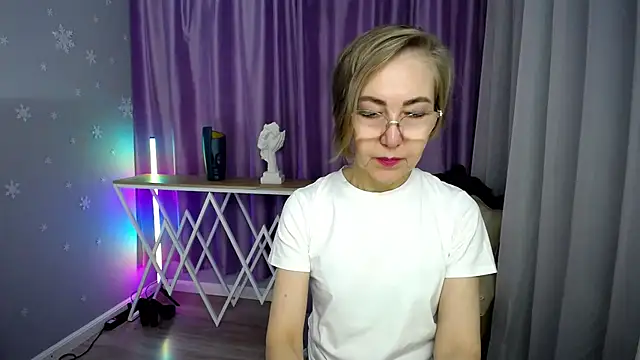 queen a n i online show from October 17, 7:22 am