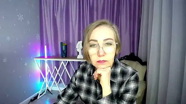 queen a n i online show from October 23, 9:52 am