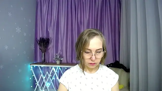 queen a n i online show from March 26, 7:47 am