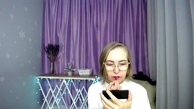 queen a n i online show from March 29, 8:25 am