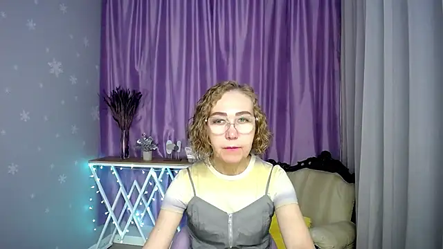 Snapshot of queen_a_n_i chatting on July 12, 8:27 am queen a n i online show from July 12, 8:27 am