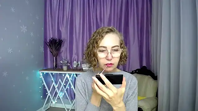 Snapshot of queen_a_n_i chatting on July 19, 5:00 am queen a n i online show from July 19, 5:00 am