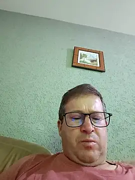 Snapshot of tavio1 chatting on January 11, 12:26 am tavio1 online show from January 11, 12:26 am