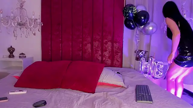 Selenee- online show from December 18, 5:19 pm