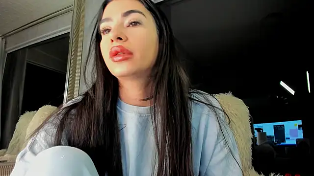 Naila18 online show from January 13, 4:18 am