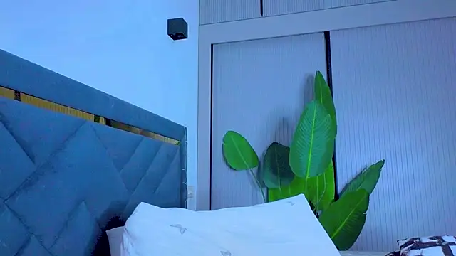 Mia Tin online show from September 13, 4:07 pm