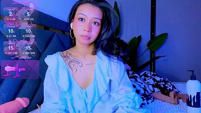 Mia Tin online show from April 3, 8:40 pm