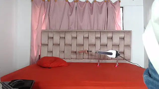 Snapshot of Sexytaty2022 chatting on February 22, 12:47 pm Sexytaty2022 online show from February 22, 12:47 pm