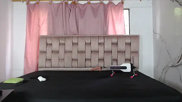 Snapshot of Sexytaty2022 chatting on April 7, 1:00 pm Sexytaty2022 online show from April 7, 1:00 pm