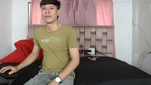 Snapshot of Sexytaty2022 chatting on April 9, 12:43 pm Sexytaty2022 online show from April 9, 12:43 pm