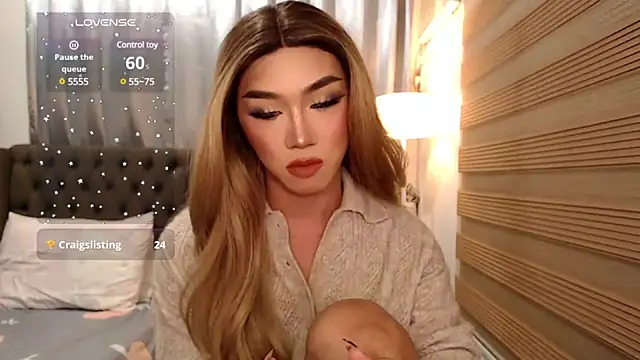 Snapshot of Local_Hoelyx chatting on December 29, 3:13 pm Local Hoelyx online show from December 29, 3:13 pm