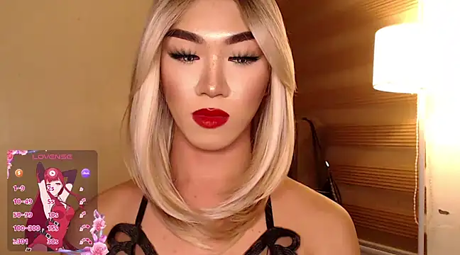 Snapshot of Local_Hoelyx chatting on February 2, 4:22 pm Local Hoelyx online show from February 2, 4:22 pm