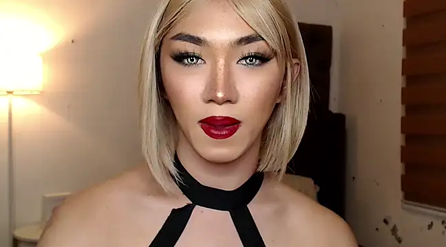 Snapshot of Local_Hoelyx chatting on March 19, 8:34 am Local Hoelyx online show from March 19, 8:34 am