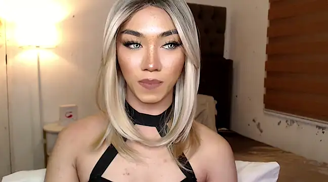 Snapshot of Local_Hoelyx chatting on March 19, 11:39 am Local Hoelyx online show from March 19, 11:39 am