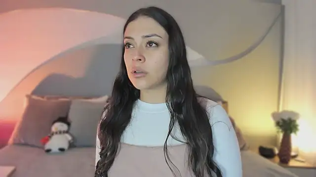 Nicolle W online show from December 4, 11:41 am