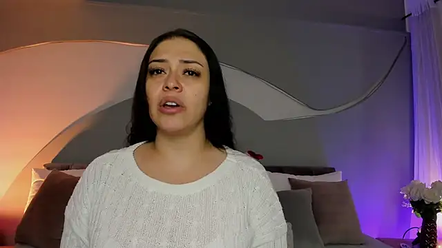 Nicolle W online show from April 11, 11:47 am