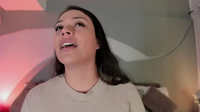 Nicolle W online show from April 16, 11:44 am