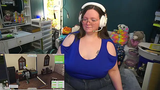 Snapshot of Geeky_Kitten chatting on October 17, 10:56 pm Geeky Kitten online show from October 17, 10:56 pm