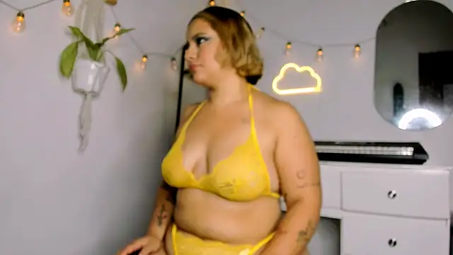 susy angel online show from March 6, 12:32 am