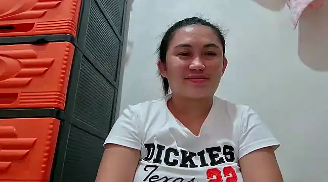 Snapshot of LalaiAsian chatting on March 2, 7:02 pm LalaiAsian online show from March 2, 7:02 pm
