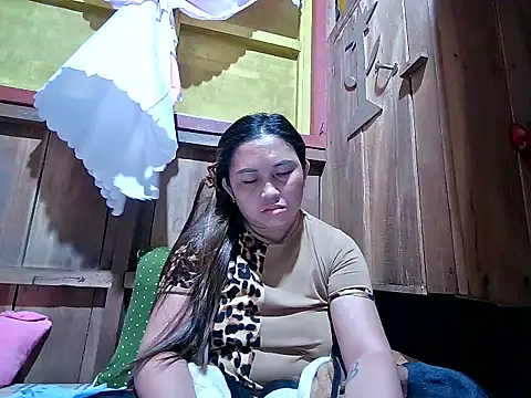 LalaiAsian online show from November 8, 9:35 pm