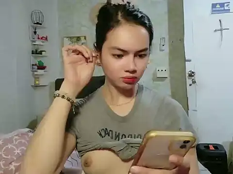 Hebefemme online show from May 15, 9:05 am