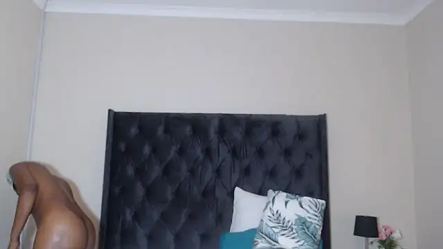 Snapshot of Sexynaughty_Gal chatting on December 17, 8:21 pm Sexynaughty Gal online show from December 17, 8:21 pm