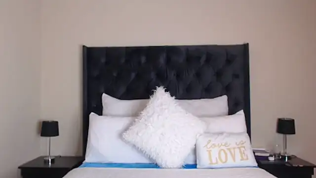 Sexynaughty Gal online show from November 8, 9:46 pm