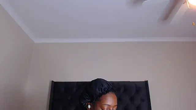 Sexynaughty Gal online show from November 12, 9:25 pm