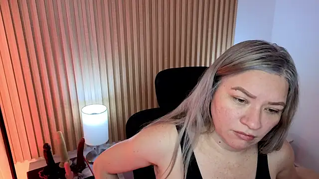 MarianL0ve online show from November 2, 11:23 am