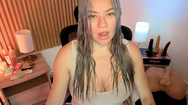 MarianL0ve online show from May 6, 11:10 pm