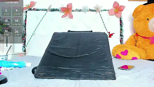 Snapshot of Sharon_smiith chatting on December 19, 4:23 am Sharon smiith online show from December 19, 4:23 am