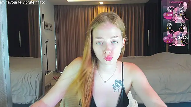 Hot Mia  online show from November 7, 8:58 am