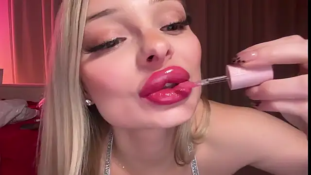 Snapshot of HannaXLove chatting on November 17, 4:24 pm HannaXLove online show from November 17, 4:24 pm