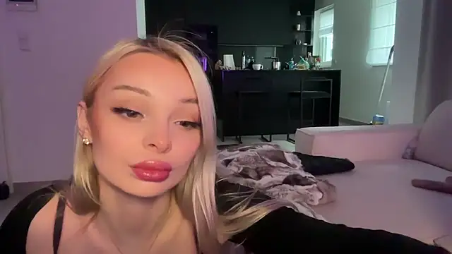 Snapshot of HannaXLove chatting on February 1, 3:10 pm HannaXLove online show from February 1, 3:10 pm