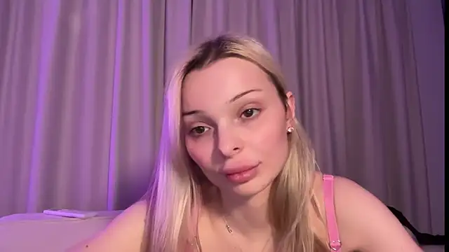 Snapshot of HannaXLove chatting on February 25, 9:02 pm HannaXLove online show from February 25, 9:02 pm