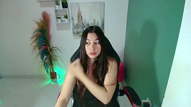 Snapshot of bella_99_ chatting on February 6, 1:25 pm bella 99 online show from February 6, 1:25 pm