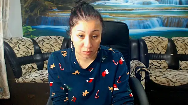 MoistMady online show from January 19, 6:39 am