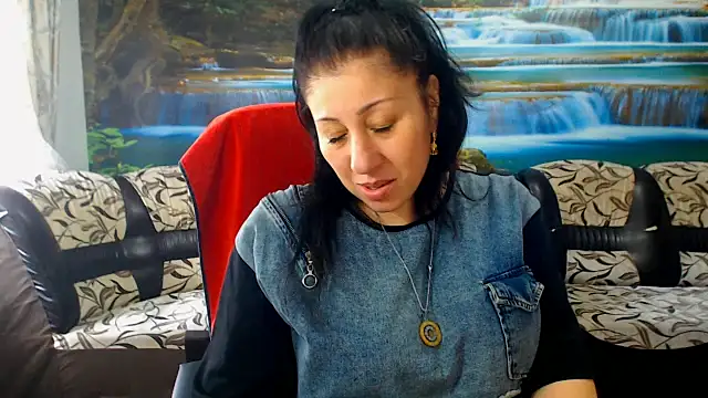 Snapshot of MoistMady chatting on March 24, 1:27 pm MoistMady online show from March 24, 1:27 pm