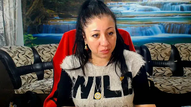 Snapshot of MoistMady chatting on April 3, 3:37 am MoistMady online show from April 3, 3:37 am