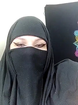 evelyn  salah online show from October 22, 11:04 pm