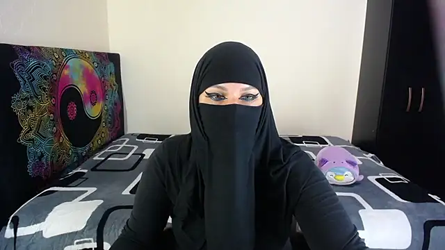 evelyn  salah online show from March 26, 9:53 pm