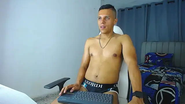 Snapshot of DavidAngell7 chatting on January 30, 4:58 am DavidAngell7 online show from January 30, 4:58 am