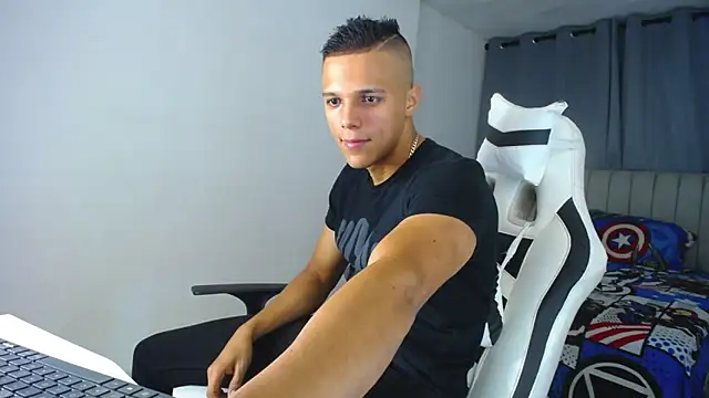 Snapshot of DavidAngell7 chatting on February 8, 4:47 am DavidAngell7 online show from February 8, 4:47 am