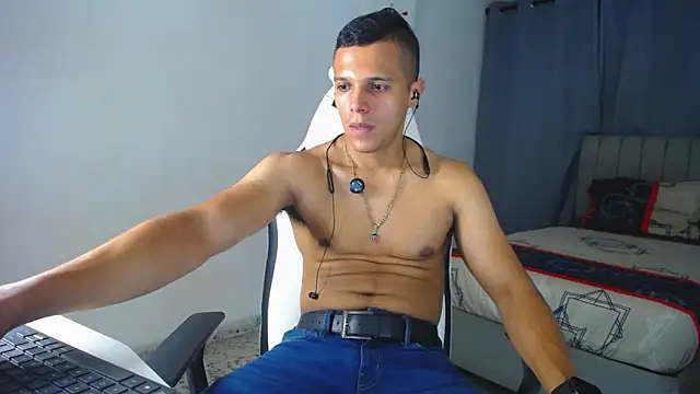 Snapshot of DavidAngell7 chatting on October 1, 4:18 am DavidAngell7 online show from October 1, 4:18 am